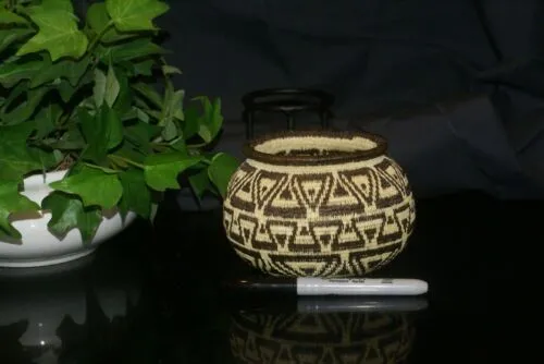 Colorful Highly Collectible & Unique Wounaan Indian Art Hösig Di Minute Minuscule Tight Weave Finest Art Geometric motif Basket 30026 DARIEN RAINFOREST PANAMA MUSEUM QUALITY INTRICATE MINUSCULE WEAVING black brown & white beige