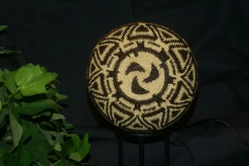 Colorful Highly Collectible & Unique Wounaan Indian Art Hösig Di Minute Minuscule Tight Weave Finest Art Geometric motif Basket 30026 DARIEN RAINFOREST PANAMA MUSEUM QUALITY INTRICATE MINUSCULE WEAVING black brown & white beige