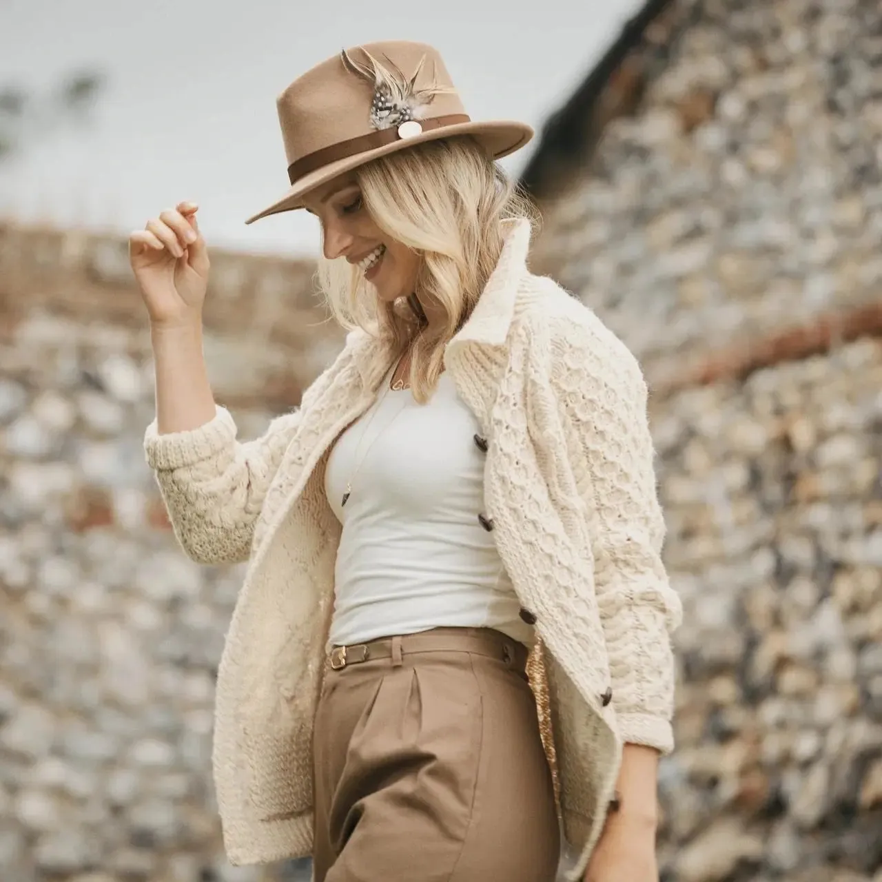 HICKS & BROWN Ladies Suffolk Fedora Hat - Guinea and Pheasant Feather - Camel